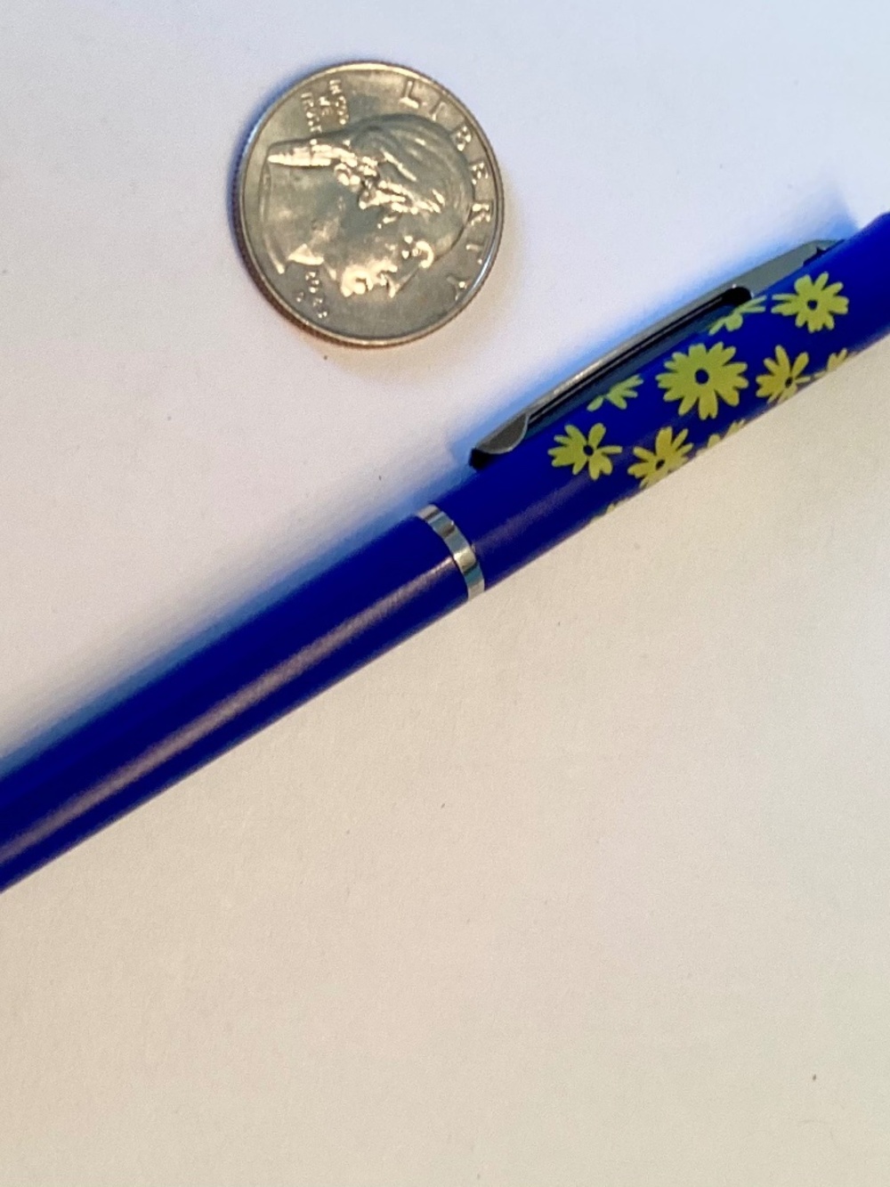 Pretty Slim smooth writing pen with yellow daisies, blue ink.